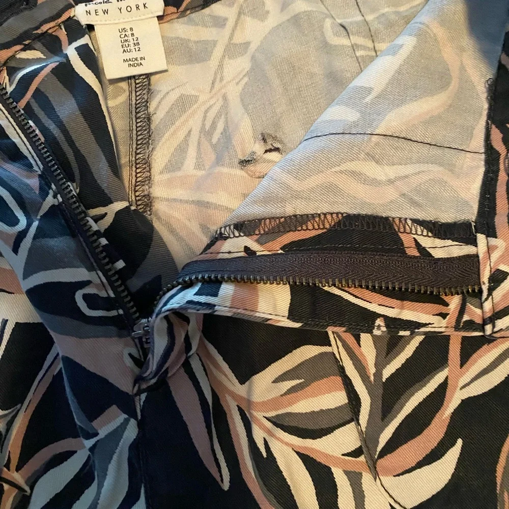 Nicole Miller New York Leaf Print Pants - Picture 14 of 14